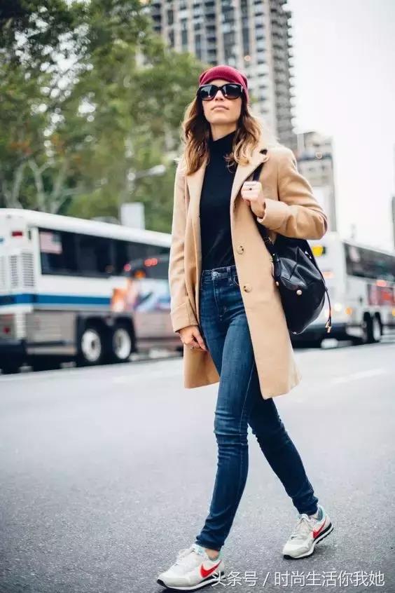 平胸女孩怎么穿才好看,平胸女人怎么穿好看