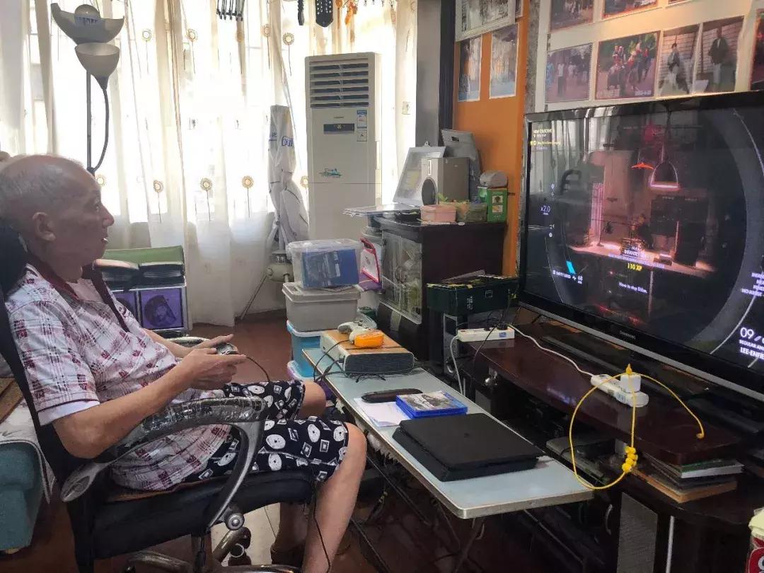 80岁老爷爷玩王者游戏,83岁游戏老爷爷