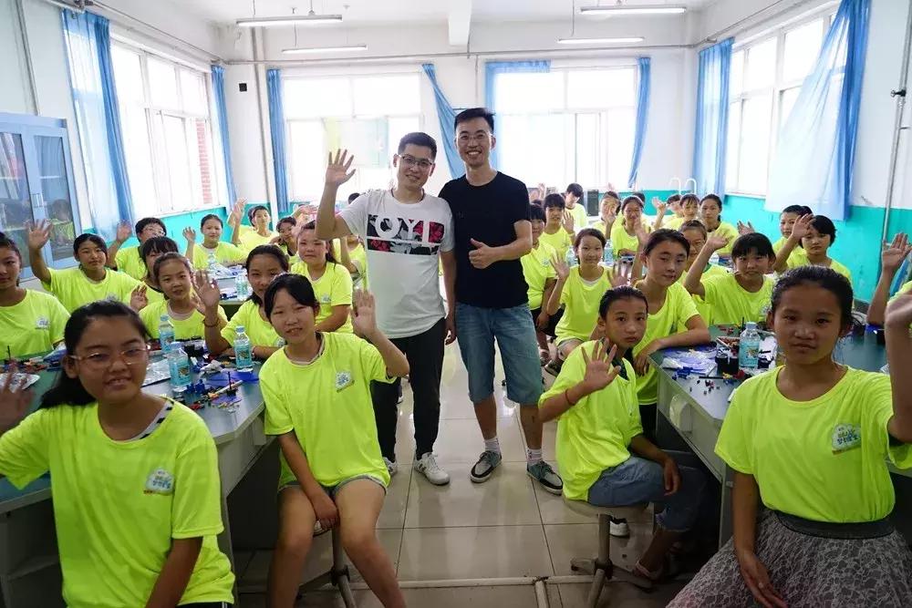 为开启村小孩子们梦想的大门,科技和电影一起走进乡村课堂