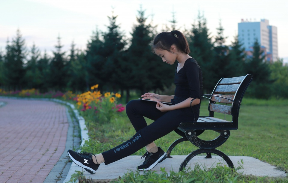 街拍摄影师怎么做到第一视角,街拍相机拍照技巧和方法