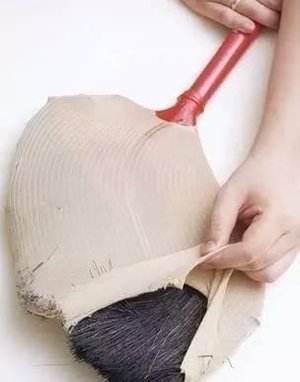 家里头发到处掉怎么清理,头发毛囊被油脂堵塞自己怎么清理