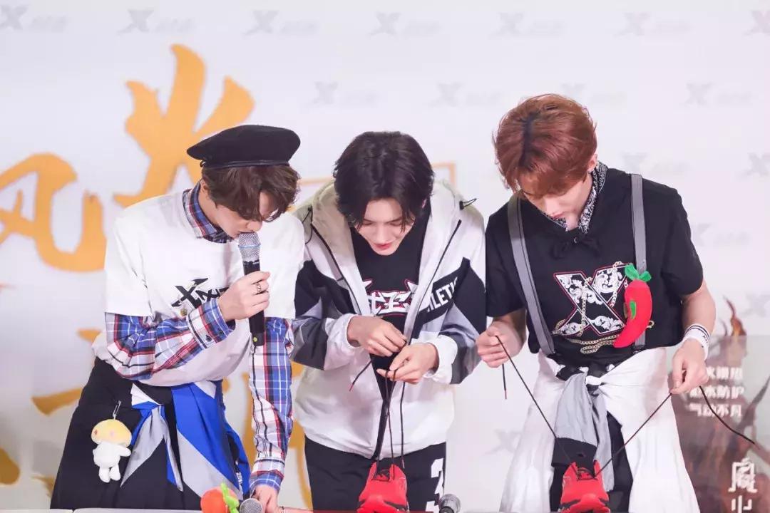 乐华七子久违的合体,乐华七子西装