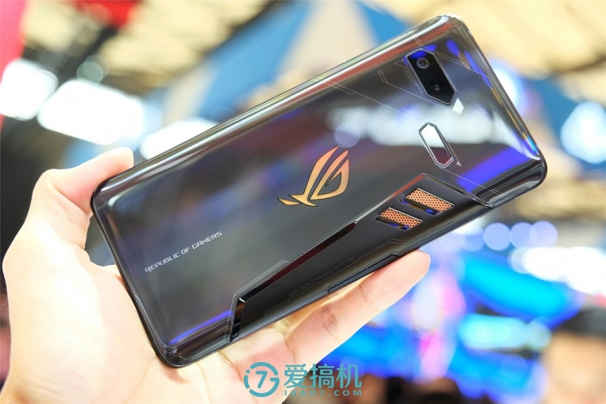 华硕rog游戏手机2上手视频,华硕游戏手机rog全套