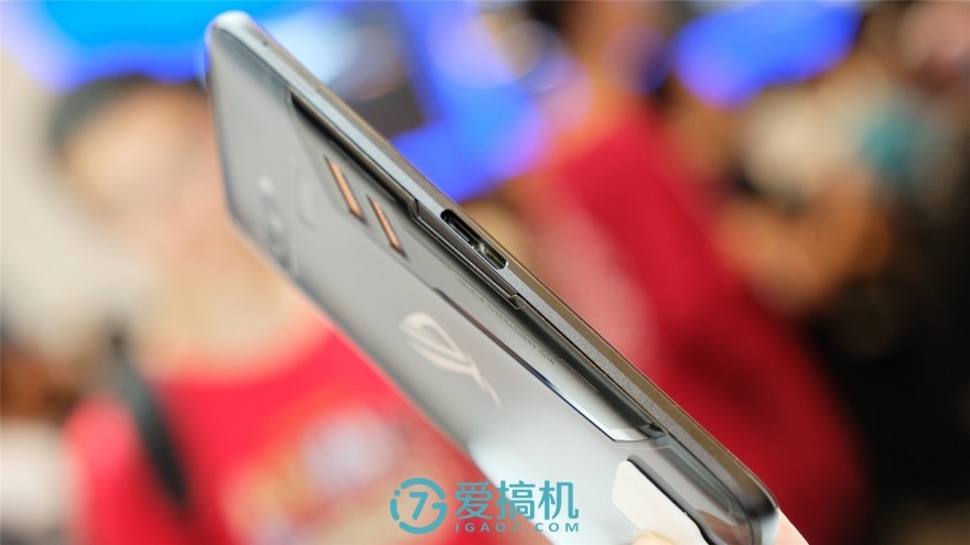 华硕游戏手机rogphone,华硕rog一代游戏手机