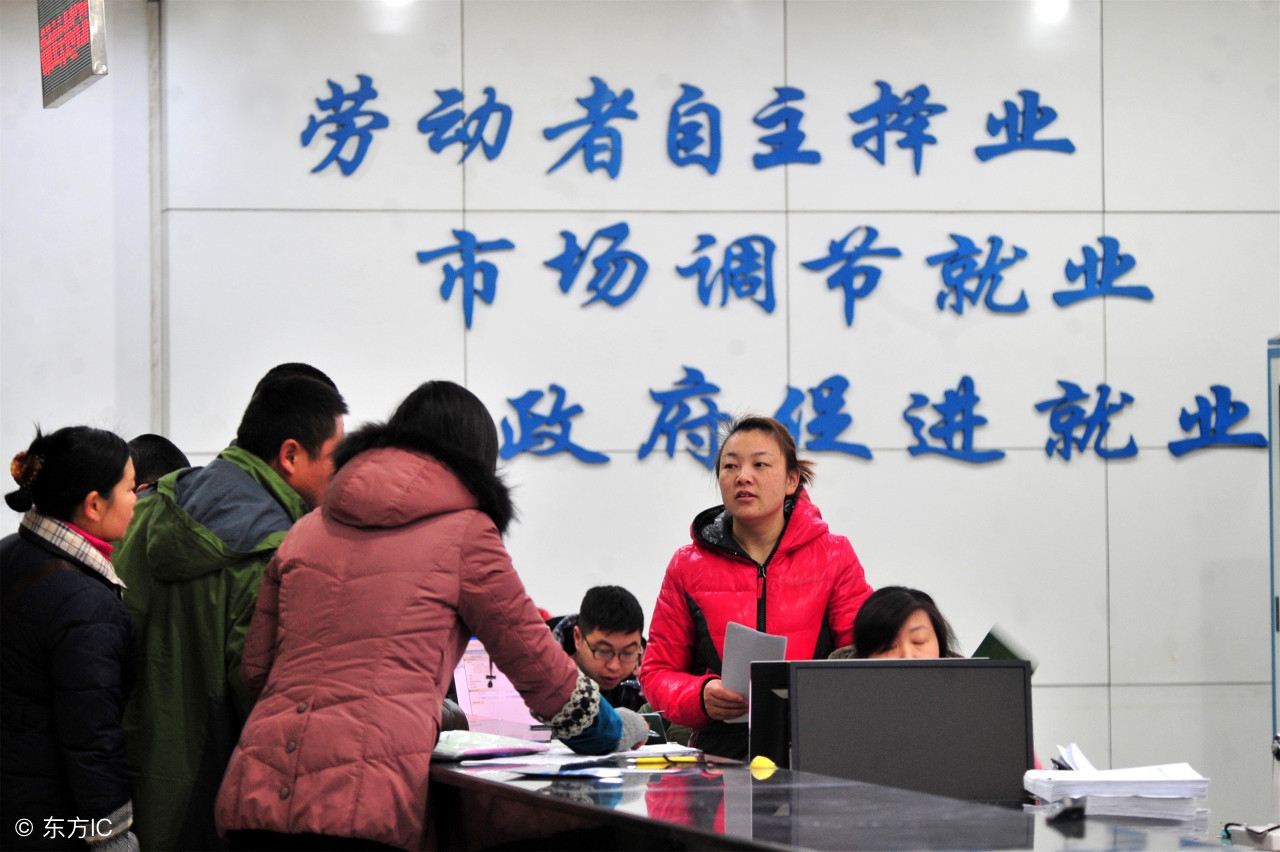 退休时社保满15年医保不够怎么办,工厂工作到退休年龄社保不够15年