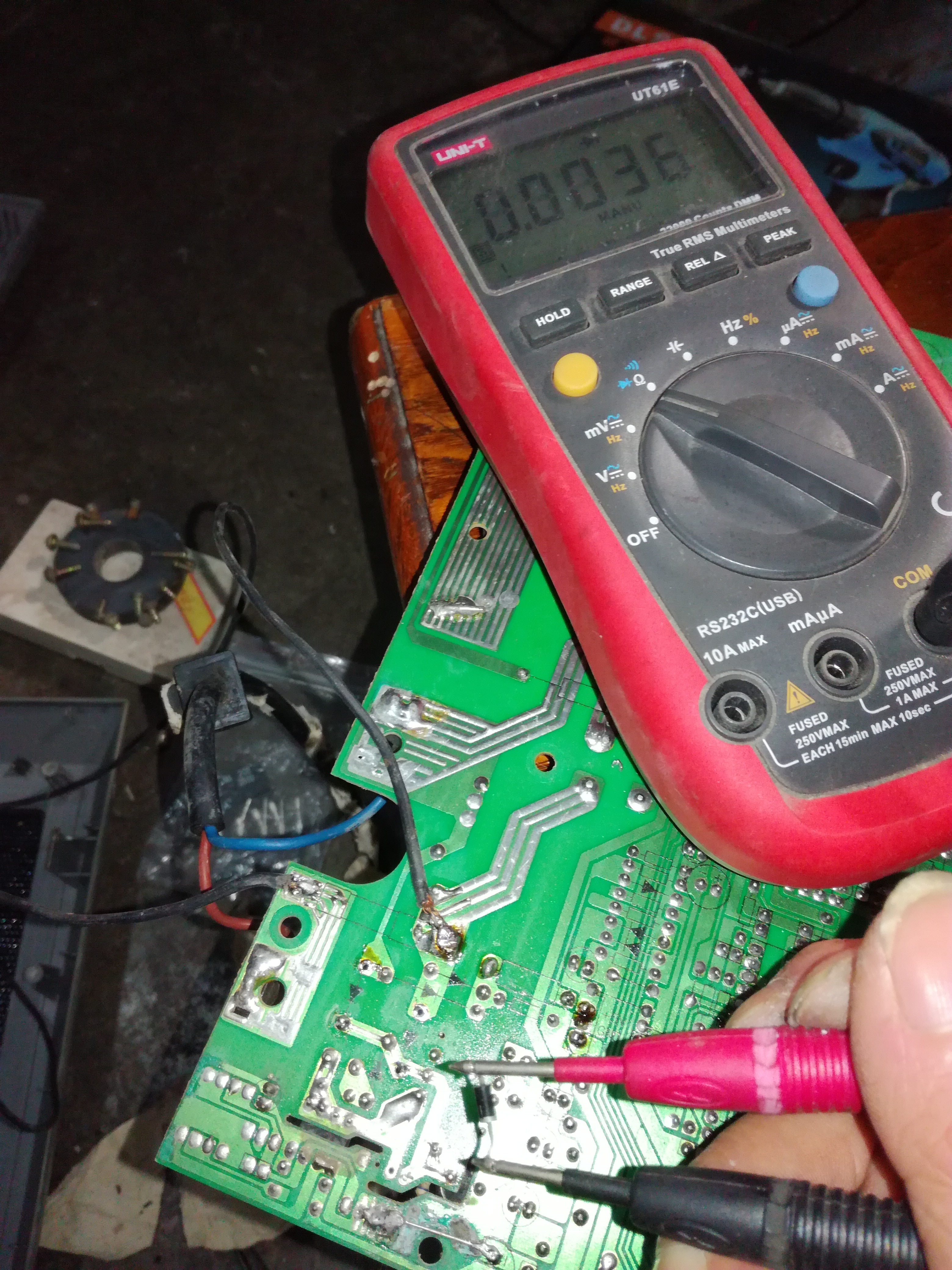 电磁炉进水怎么修,电磁炉进水了怎么修理