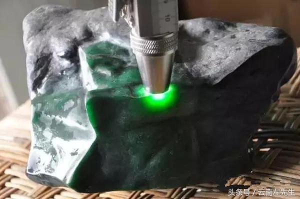 100万买一块翡翠原石，赌出吉尼斯纪录