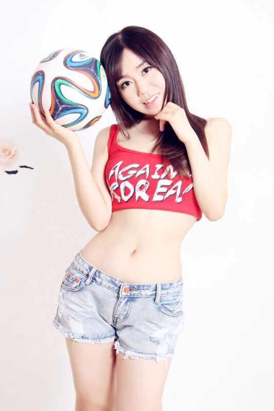 因足球结缘,天下有情人终成眷属,足球是圆的!