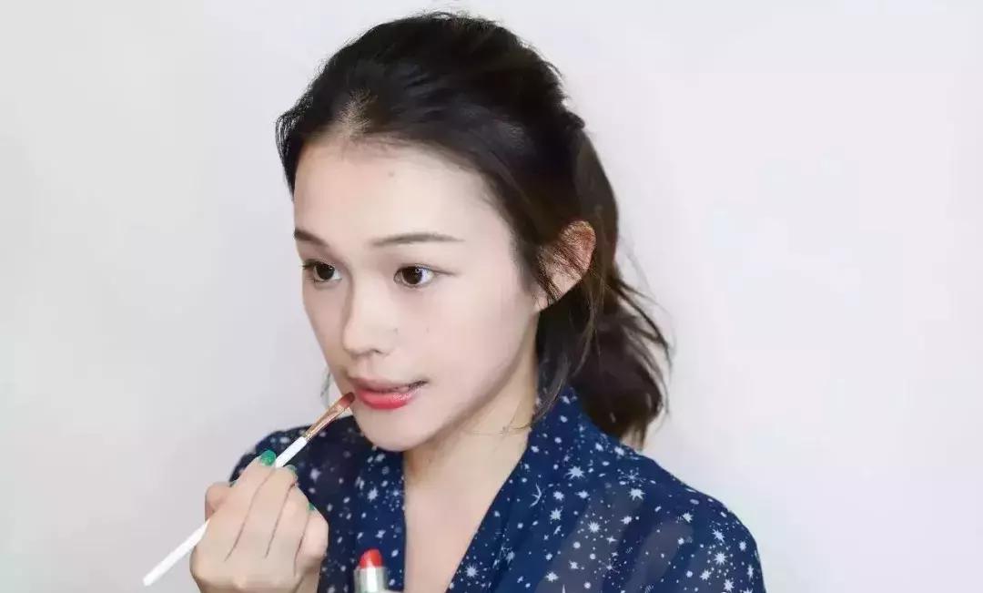 早起画个精致妆,5分钟快速出门日常妆