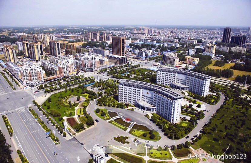 曾经被称为“国家级贫困县”的小城，在拥有百万人口如何走向富裕