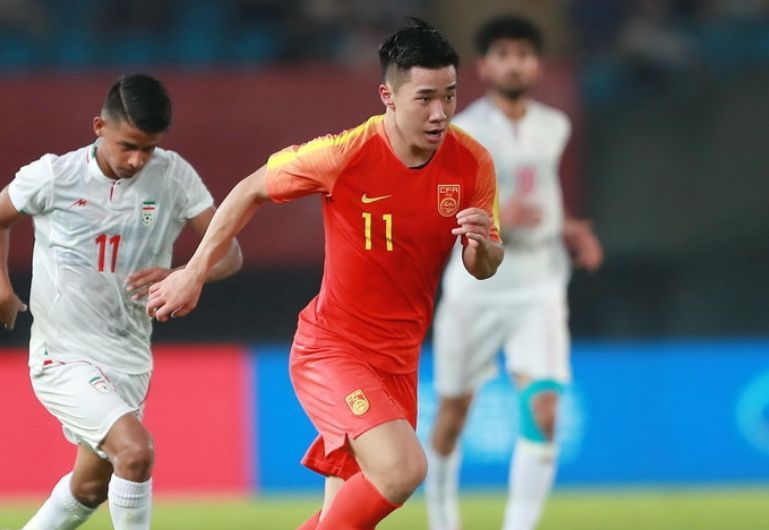 中国男足vs新加坡直播张玉宁,u23国足憾负韩国张玉宁受伤下场