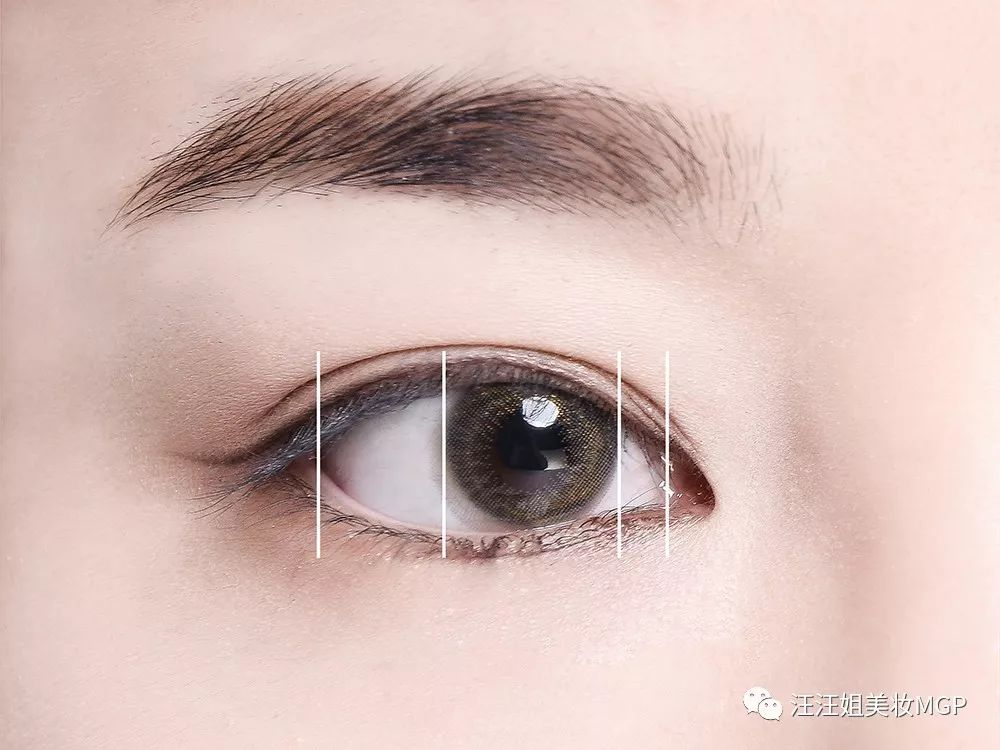 如何用眼线放大眼睛,有点斗鸡眼怎么画眼线