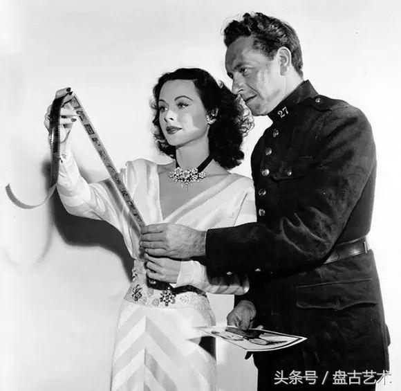 史上第一位全裸的女艺术家，她的智慧比艳照更高明（盘古文化艺术