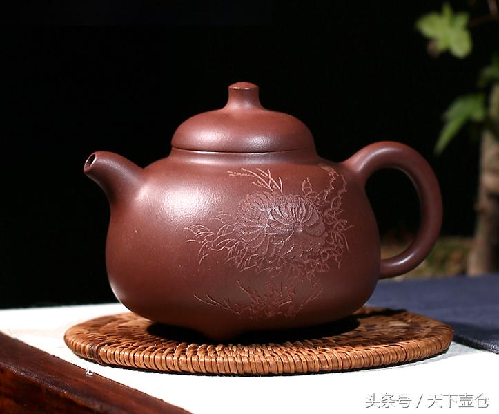 紫砂壶表面黑点,红泥紫砂壶表面有黑点