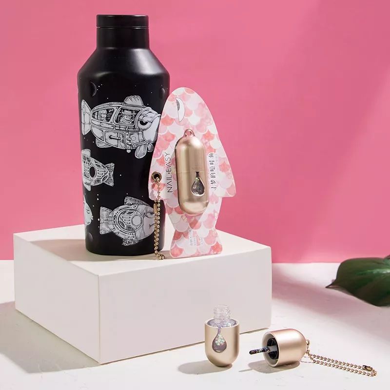 能装各种冷饮的保温杯,还是金球奖伴手礼