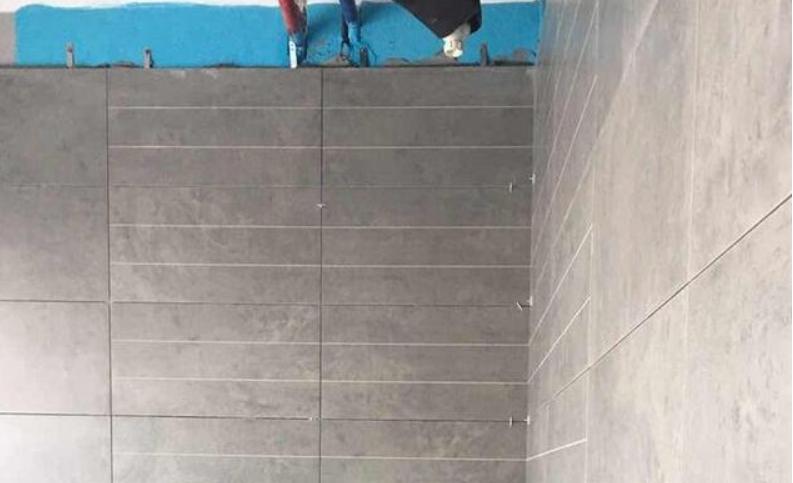 怎么在瓷砖上贴东西最坚固不掉,瓷砖怎么贴东西不易脱落