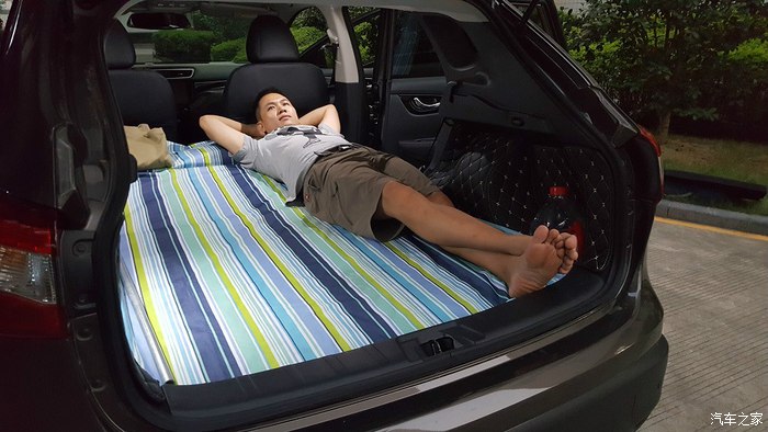 自驾游旅行睡逍客车里,逍客当房车用