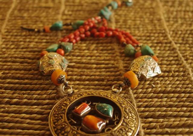 蒙古族爱戴银饰,民族特色银饰蒙古族