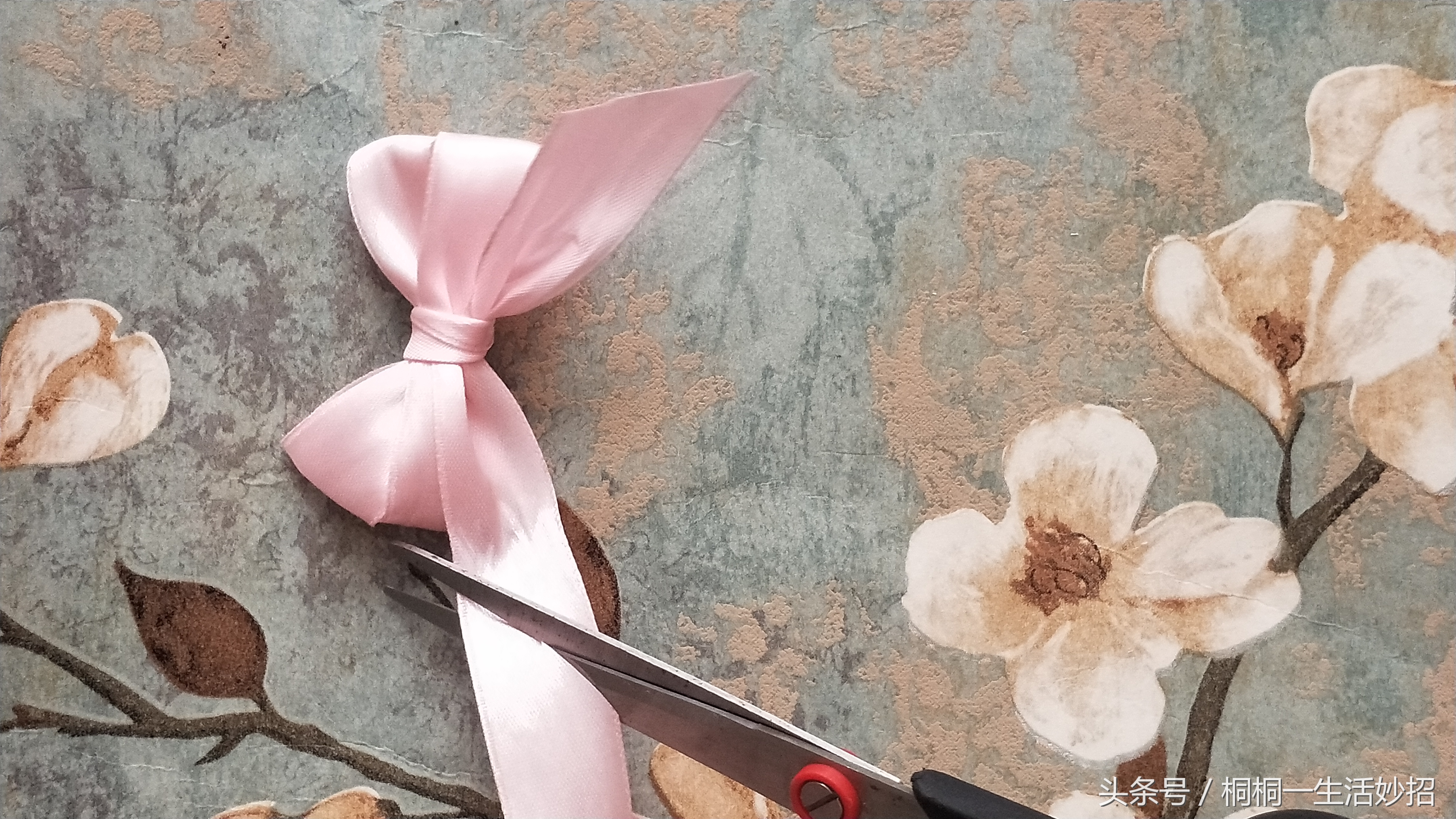 蝴蝶结系法教程慢动作连衣裙,夏季裙子蝴蝶结的系法视频教程