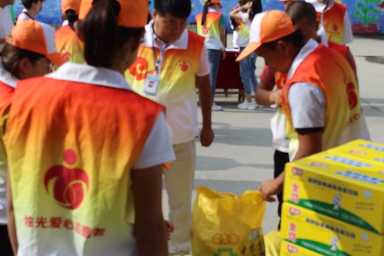 关爱聋哑伴智力障碍儿童,关爱残疾孩子