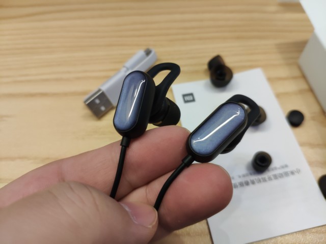 小米8蓝牙耳机声音小,小米无线蓝牙耳机299与169的区别