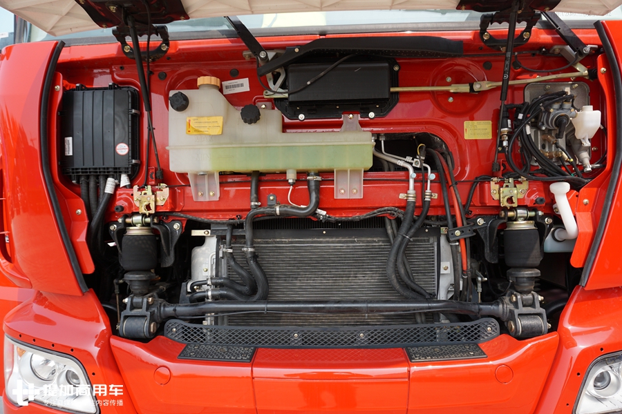 据说拉风叶大件都没有问题，这是国产重载卡车市场的又一悍将？