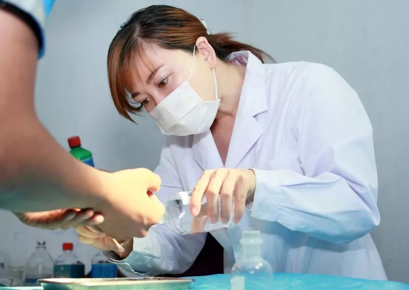 碘酒红药水,碘酒加红药水禁忌图片