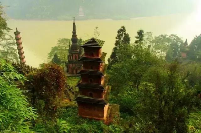 这座低调的宝藏小城去100次都不腻,这个低调的四川小城