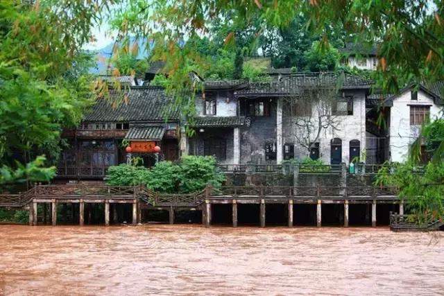 这座低调的宝藏小城去100次都不腻,这个低调的四川小城