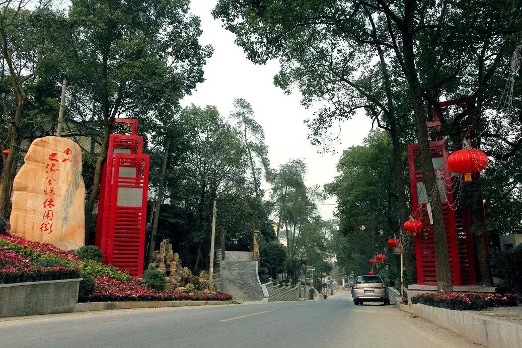 重庆十个有特色旅游景点,重庆市内附近旅游景点有哪些