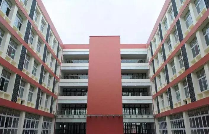 厉害了我的学校文章,厉害了我的母校图片带字