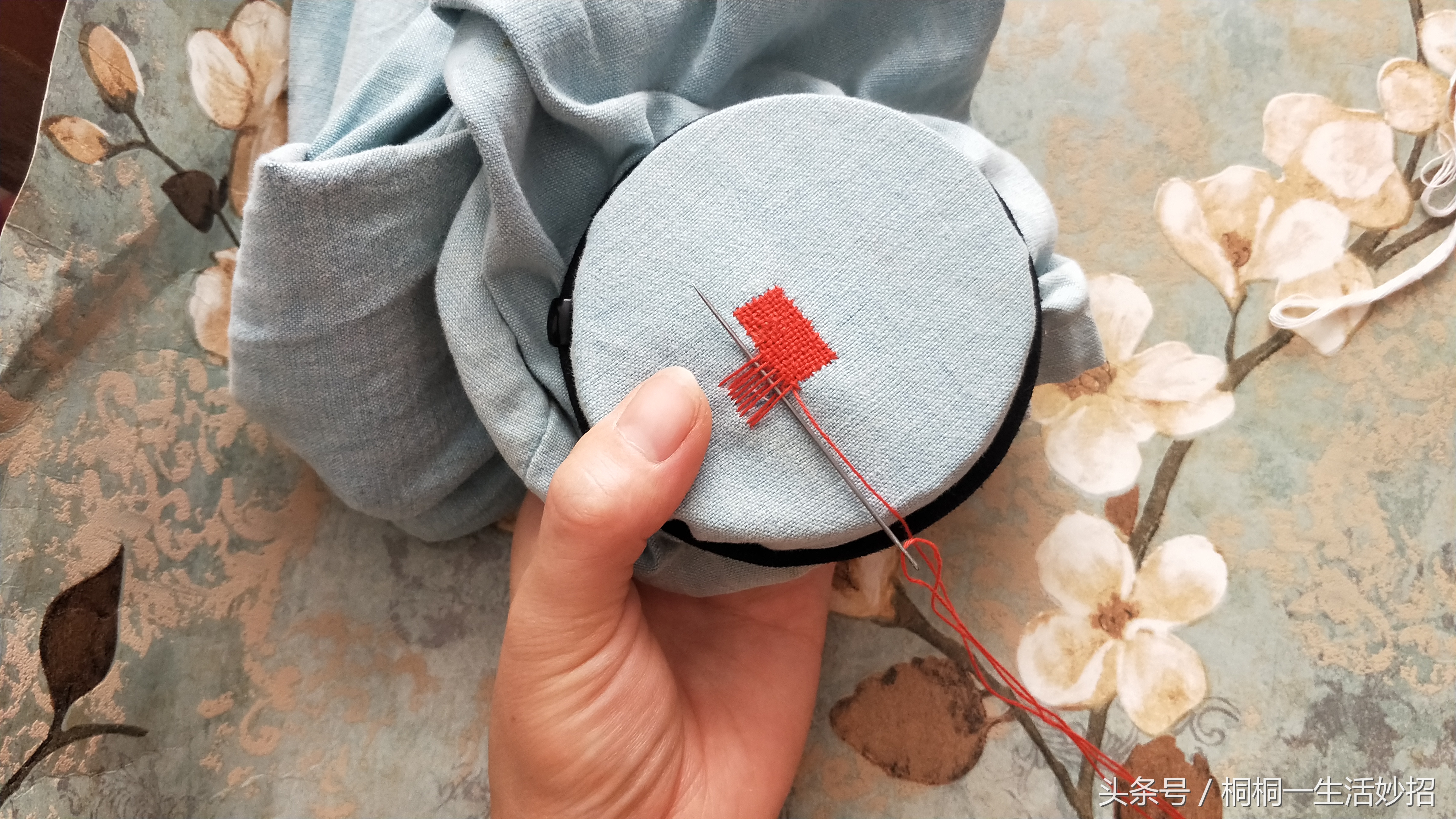 三角口子的手工织补,衣服破三角口子怎么缝补
