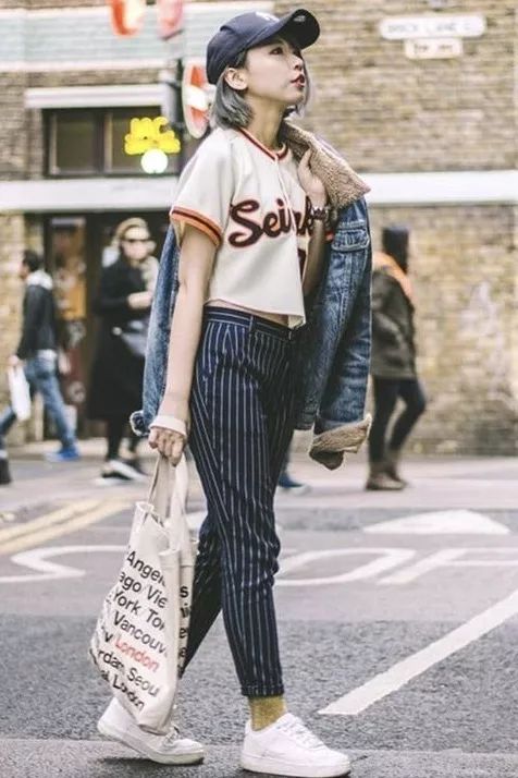 年轻人背帆布包,上班族背便宜的帆布包丢人吗