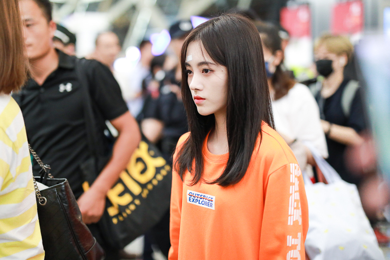 snh48现身机场,snh48在欧洲拍的mv