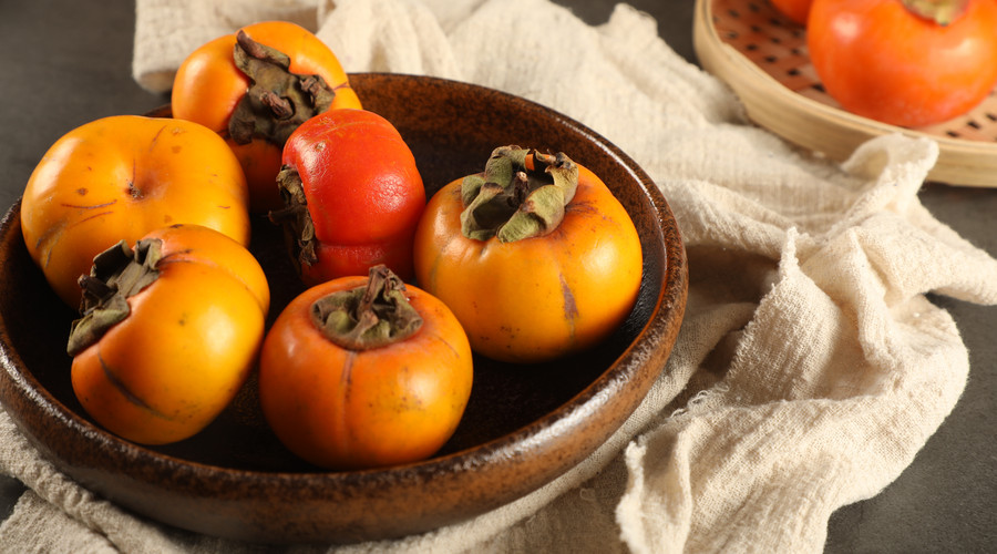 吃柿子忌和什么在一起吃,吃柿子需要忌什么食物