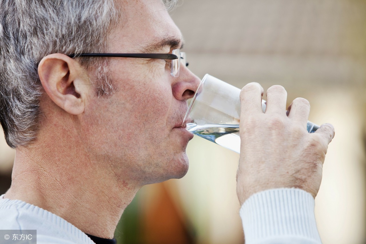 痛风前期感觉有点疼怎么预防,痛风发作不要慌教你正确应对方法