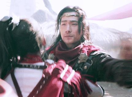 翻盘了,两年不见,我竟然被杨洋满脸胡渣的糙汉形象圈粉了