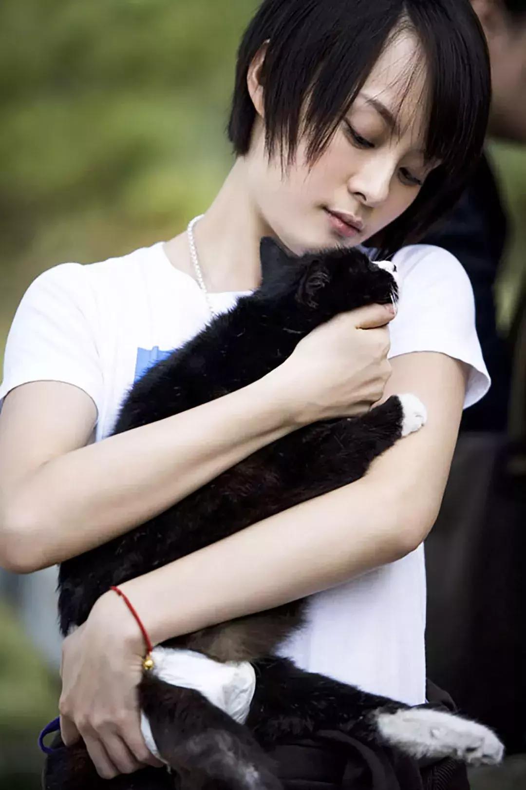 出身贫穷靠自己打拼出来的女人,90后靠自己买房买车的心酸生活