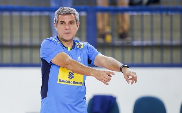 郎平续约到2024年奥运会,巴西女排教练吉马良斯什么水平