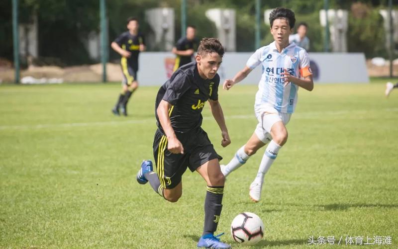 青少年足球挑战杯YICC第3比赛日:幸运星0-3圣保罗申花1-3本菲卡