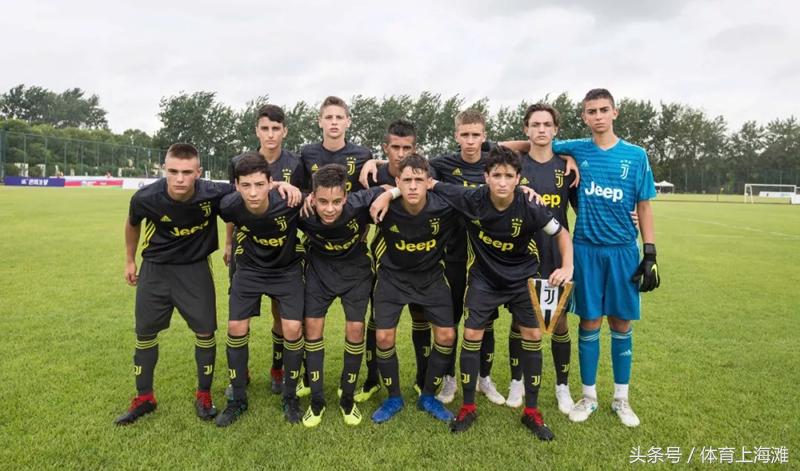 青少年足球挑战杯YICC第3比赛日:幸运星0-3圣保罗申花1-3本菲卡