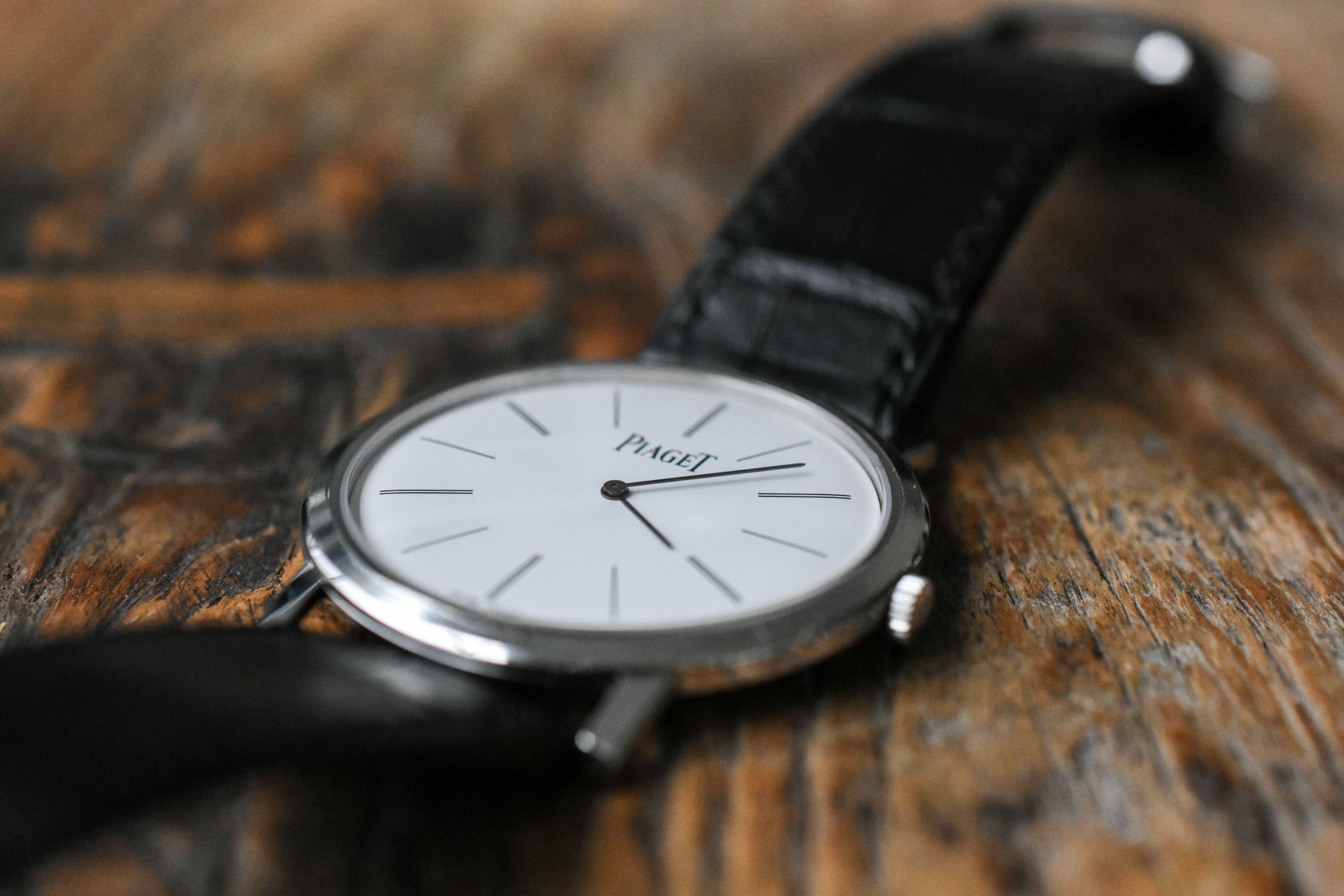 女人一定要明白，关于左手“戴高仿表”含义，别傻傻什么都不知道