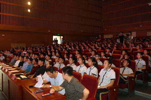 普兰店区举办青少年“宪法在我心中”诗歌朗诵比赛活动