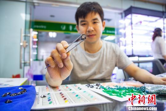 “世界人工宝石之都”广西梧州借力“一带一路”扬帆远航