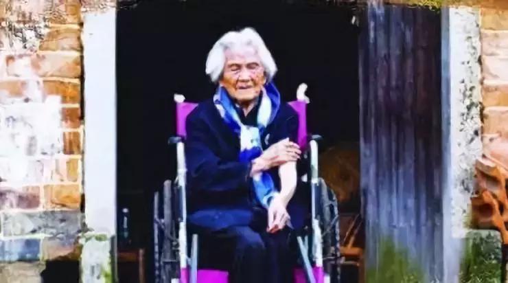 毒打、强奸、*虐性**……他把一个女人的真实故事画成漫画