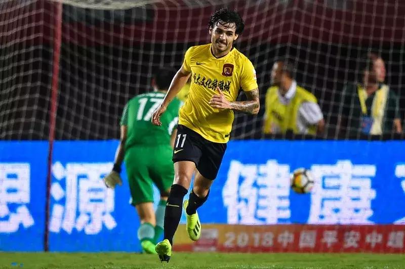 广州恒大队被观众骂现场,广州恒大球迷骂富力