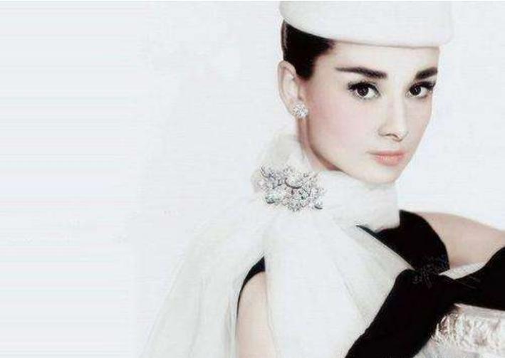 化妆时脱妆的正确方法,化妆一小时就脱妆了怎么办