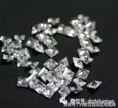 锆石替钻戒，可惜岳父是搞地质的……