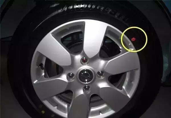 轮胎上的小细节图解,轮胎上有小点点是什么