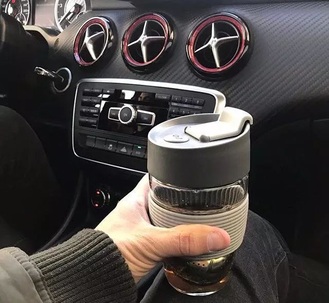 一颗球就能让茶水分离？王菲都爱不释手的丹麦茶杯